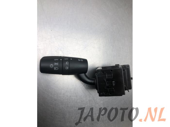 Używane Przelacznik swiatel Mazda 2 (DJ/DL) 1.5 SkyActiv-G 90 Cena € 36,70 Procedura marży oferowane przez Japoto Parts B.V.