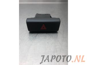 Usados Interruptor de luz de pánico Mazda 2 (DJ/DL) 1.5 SkyActiv-G 90 Precio € 14,95 Norma de margen ofrecido por Japoto Parts B.V.