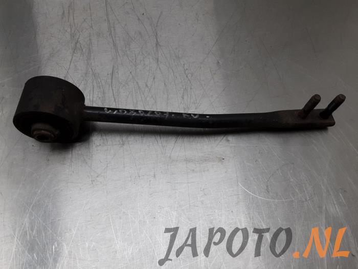 Front lower wishbone, right from a Nissan Skyline (R31/33/34/35) 2.6i GT-R Twin Turbo 24V 4x4 1997