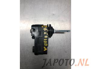 Used Headlight motor Kia Rio III (UB) 1.2 CVVT 16V Price € 19,95 Margin scheme offered by Japoto Parts B.V.