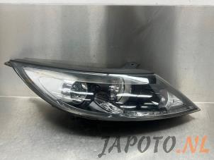 Used Headlight, right Kia Sportage (SL) 1.6 GDI 16V 4x2 Price € 349,95 Margin scheme offered by Japoto Parts B.V.