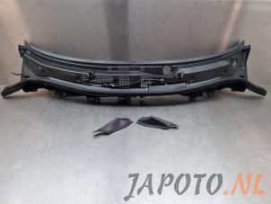 Used Cowl top grille Mazda 2 (DJ/DL) 1.5 SkyActiv-G 90 Price € 39,95 Margin scheme offered by Japoto Parts B.V.