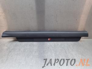 Używane Próg drzwi prawa Toyota Yaris (P1) 1.5 TS 16V VVT-i Cena € 15,00 Procedura marży oferowane przez Japoto Parts B.V.