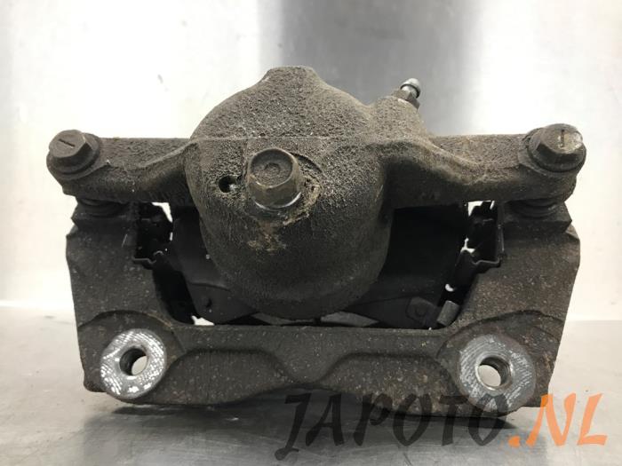 Front brake calliper, right from a Toyota Avensis Wagon (T27) 2.0 16V D-4D-F 2010