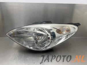 Used Headlight, left Hyundai i20 1.4i 16V Price € 100,00 Margin scheme offered by Japoto Parts B.V.