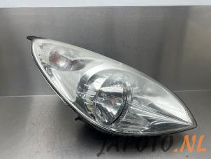 Used Headlight, right Hyundai i20 1.4i 16V Price € 100,00 Margin scheme offered by Japoto Parts B.V.