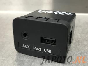 Usados Conexión AUX-USB Kia Sportage (SL) 1.6 GDI 16V 4x2 Precio € 19,95 Norma de margen ofrecido por Japoto Parts B.V.