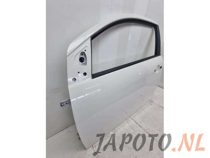 Puerta 2 puertas izquierda de un Toyota Aygo (B40) 1.0 12V VVT-i 2017