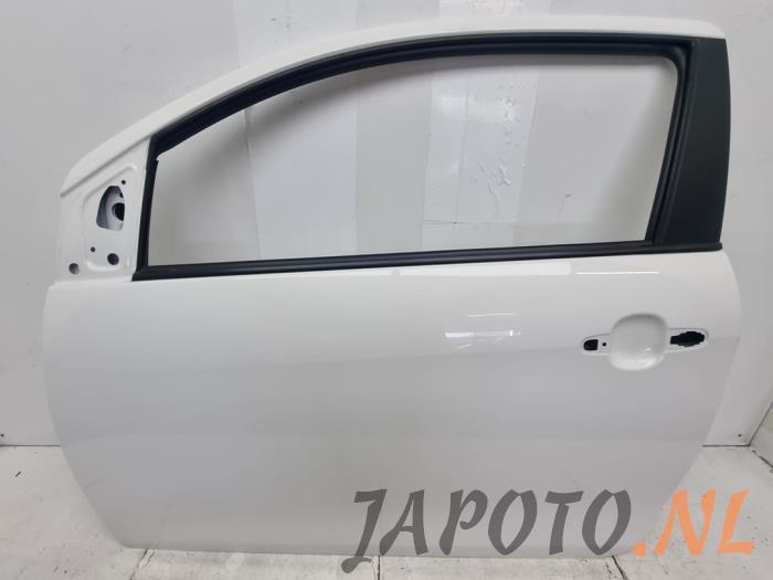 Puerta 2 puertas izquierda de un Toyota Aygo (B40) 1.0 12V VVT-i 2017