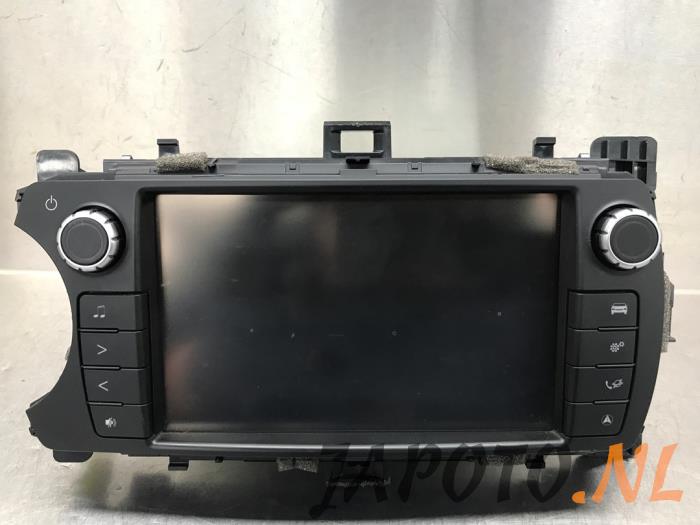 Usagé Système navigation Toyota Yaris III (P13) 1.5 16V Hybrid Prix € 472,50 Règlement à la marge proposé par Japoto Parts B.V.