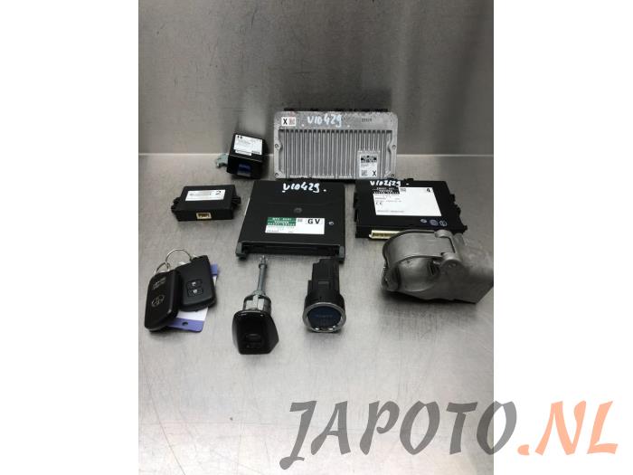 Used Ignition lock + computer Toyota Yaris III (P13) 1.5 16V Hybrid Price € 209,95 Margin scheme offered by Japoto Parts B.V.