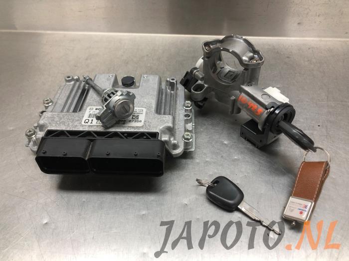 Used Ignition lock + computer Suzuki Ignis (MF) 1.2 Dual Jet 16V Smart Hybrid Price € 367,49 Margin scheme offered by Japoto Parts B.V.