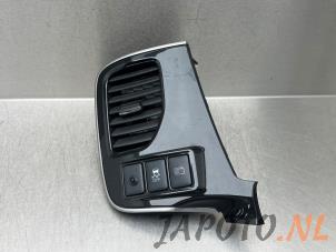 Usados Rejilla de aire lateral Mitsubishi Outlander (GF/GG) 2.0 16V 4x2 Precio de solicitud ofrecido por Japoto Parts B.V.