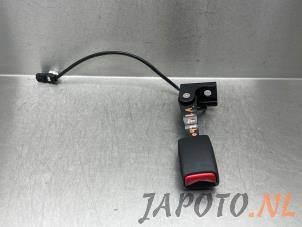 Usagé Insertion ceinture de sécurité arrière gauche Mitsubishi Outlander (GF/GG) 2.0 16V 4x2 Prix sur demande proposé par Japoto Parts B.V.