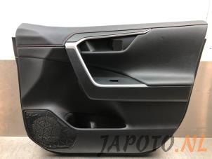 Usagé Revêtement portière haut 4portes avant droite Toyota RAV4 (A5) 2.5 Hybrid 16V AWD Prix € 125,00 Règlement à la marge proposé par Japoto Parts B.V.