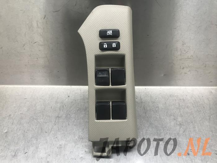 Używane Przelacznik combi okienny Toyota Yaris II (P9) 1.33 16V Dual VVT-I Cena € 26,24 Procedura marży oferowane przez Japoto Parts B.V.