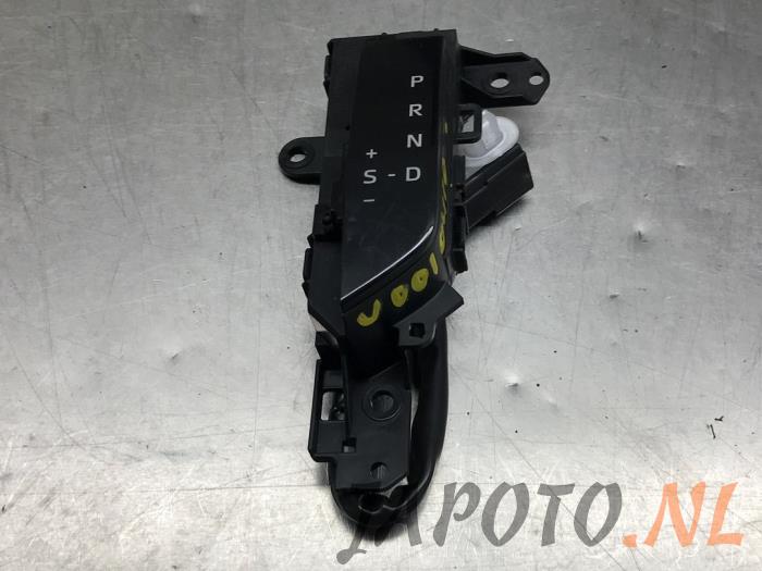 Begagnade Innerdisplay Toyota RAV4 (A5) 2.5 Hybrid 16V AWD Pris € 41,99 Marginaltabell erbjuds av Japoto Parts B.V.