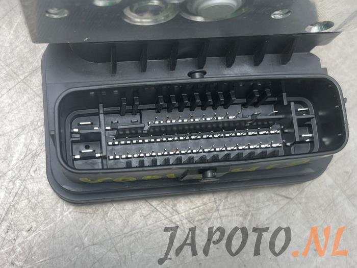 ABS Pumpe van een Toyota RAV4 (A5) 2.5 Hybrid 16V AWD 2023