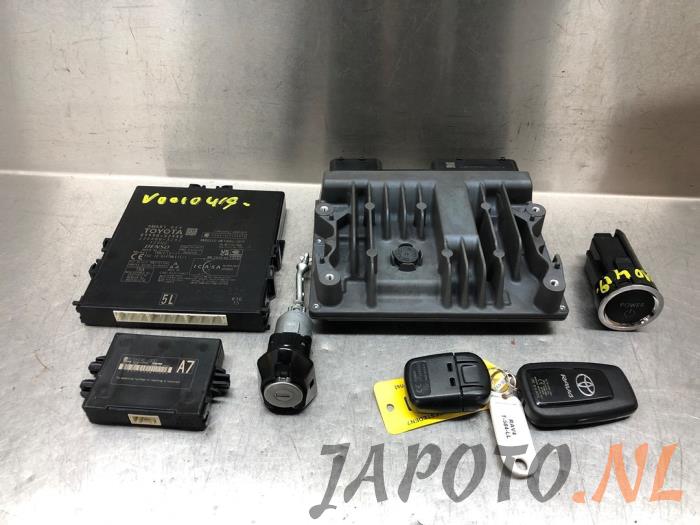 Used Ignition lock + computer Toyota RAV4 (A5) 2.5 Hybrid 16V AWD Price € 262,49 Margin scheme offered by Japoto Parts B.V.