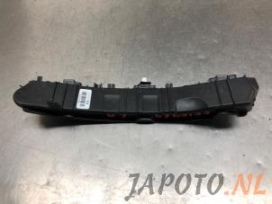 Usados Soporte de parachoques izquierda detrás Hyundai i10 1.0 12V Precio € 19,95 Norma de margen ofrecido por Japoto Parts B.V.