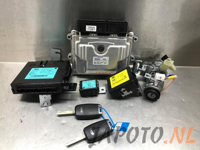 Used Ignition lock + computer Kia Stonic (YB) 1.0i T-GDi 12V Price € 157,49 Margin scheme offered by Japoto Parts B.V.
