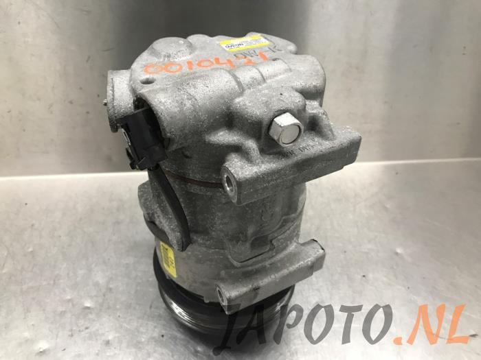 Usagé Pompe clim Kia Stonic (YB) 1.0i T-GDi 12V Prix € 78,70 Règlement à la marge proposé par Japoto Parts B.V.