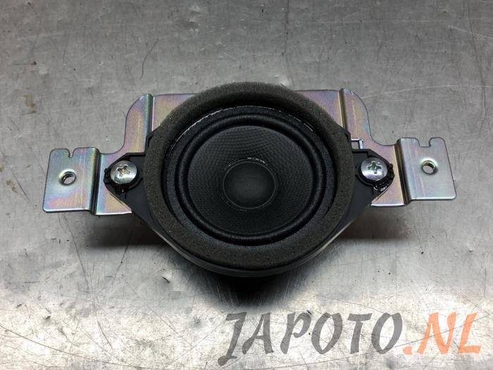 Używane Glosnik Nissan Juke (F16) 1.0 DIG-T 12V Cena € 26,24 Procedura marży oferowane przez Japoto Parts B.V.