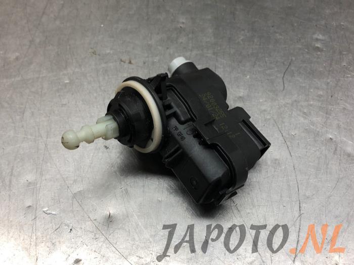 Używane Silnik reflektora Nissan Juke (F16) 1.0 DIG-T 12V Cena € 31,49 Procedura marży oferowane przez Japoto Parts B.V.
