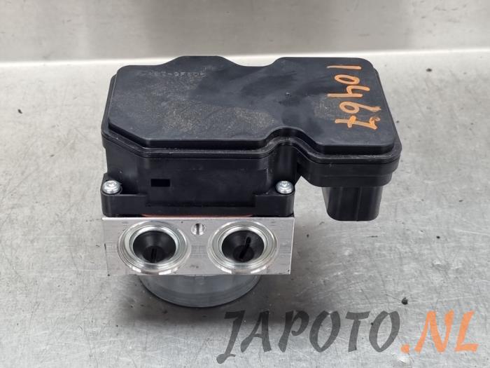Usagé Pompe ABS Toyota Corolla (E21/EA1/EH1) 1.8 16V Hybrid Prix € 157,45 Règlement à la marge proposé par Japoto Parts B.V.