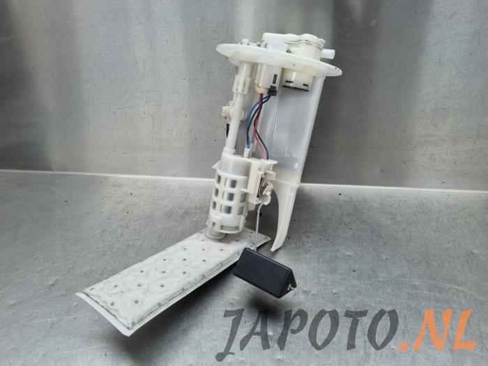 Used Petrol pump Toyota Verso S 1.33 16V Dual VVT-I Price € 52,49 Margin scheme offered by Japoto Parts B.V.