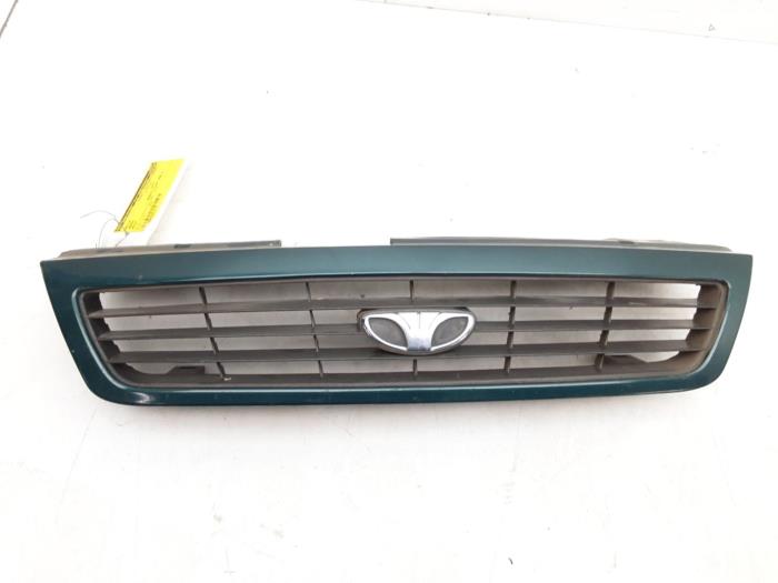 Używane Grill Daewoo Nexia 1.5 GL 8V Cena € 10,45 Procedura marży oferowane przez Japoto Parts B.V.