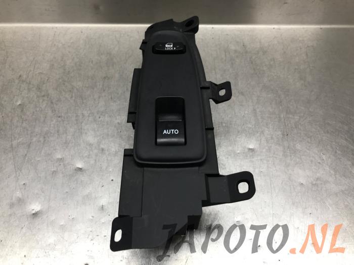 Usados Interruptor de ventanilla eléctrica Lexus GS (..S19) 300 3.0 24V VVT-i Precio € 15,75 Norma de margen ofrecido por Japoto Parts B.V.
