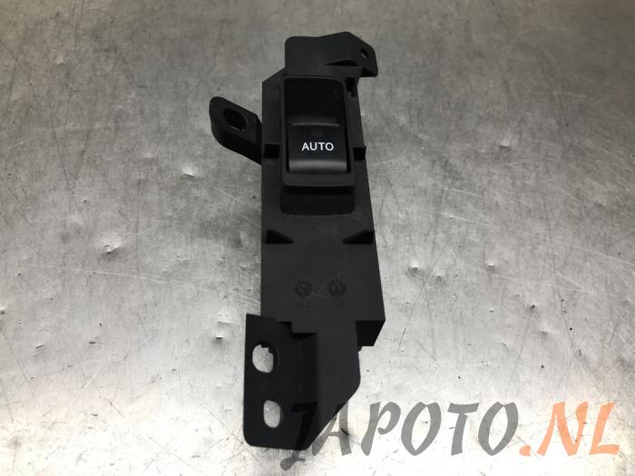 Usados Interruptor de ventanilla eléctrica Lexus GS (..S19) 300 3.0 24V VVT-i Precio € 15,75 Norma de margen ofrecido por Japoto Parts B.V.