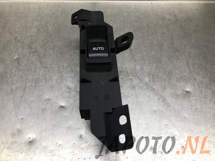 Usados Interruptor de ventanilla eléctrica Lexus GS (..S19) 300 3.0 24V VVT-i Precio € 15,75 Norma de margen ofrecido por Japoto Parts B.V.