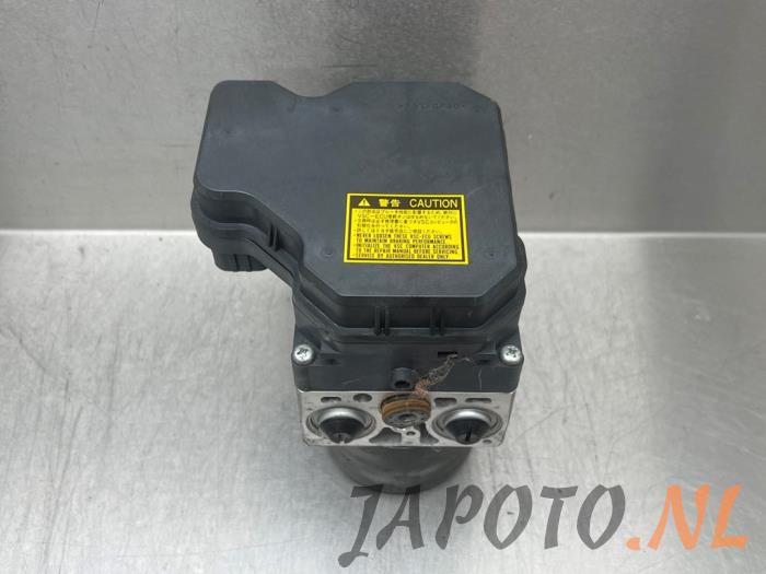 Używane Pompa ABS Lexus GS (..S19) 300 3.0 24V VVT-i Cena € 262,45 Procedura marży oferowane przez Japoto Parts B.V.