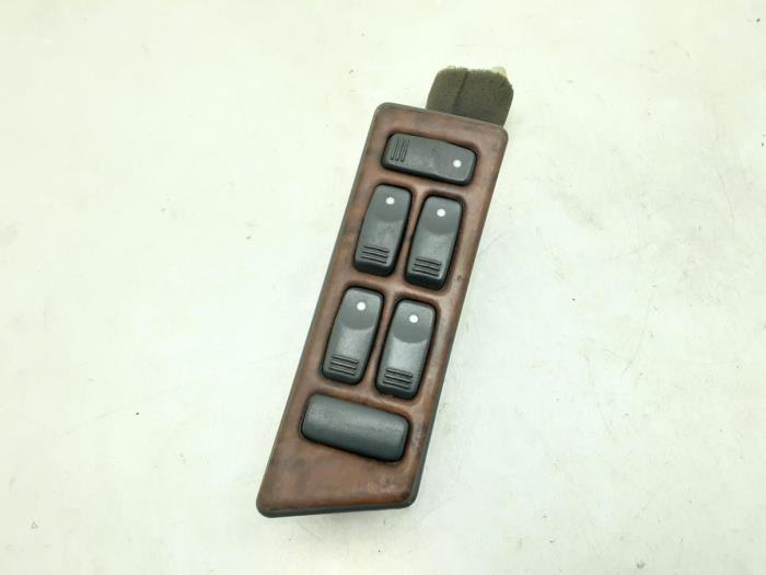 Usados Interruptor combinado de ventanillas Daewoo Espero 1.8 CD Precio € 26,20 Norma de margen ofrecido por Japoto Parts B.V.