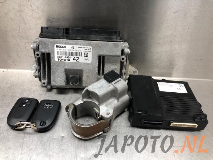 Used Ignition lock + computer Toyota Aygo (B40) 1.0 12V VVT-i Price € 157,49 Margin scheme offered by Japoto Parts B.V.