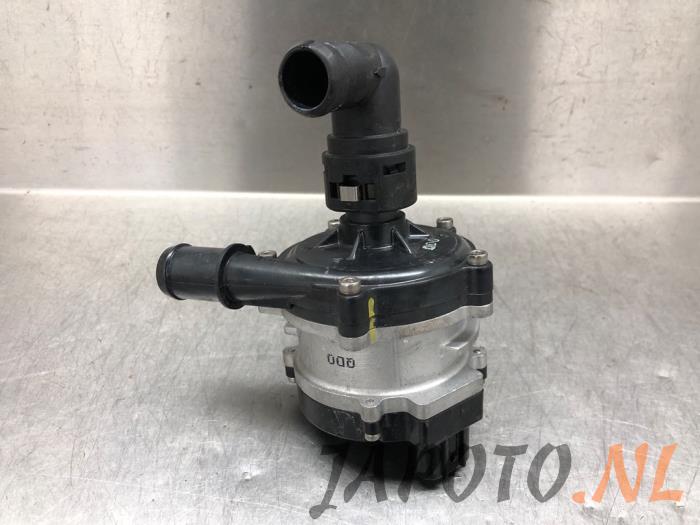 Usagé Pompe à eau Hyundai Kona (OS) 1.6 GDi HEV 16V Prix € 104,95 Règlement à la marge proposé par Japoto Parts B.V.