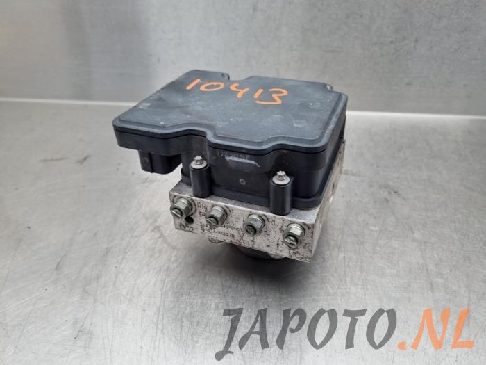 Usagé Bloc ABS Toyota Aygo (B40) 1.0 12V VVT-i Prix € 26,24 Règlement à la marge proposé par Japoto Parts B.V.