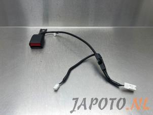Gebrauchte Sicherheitsgurt Schließe rechts vorne Toyota C-HR (X1,X5) 1.8 16V Hybrid Preis € 19,99 Margenregelung angeboten von Japoto Parts B.V.