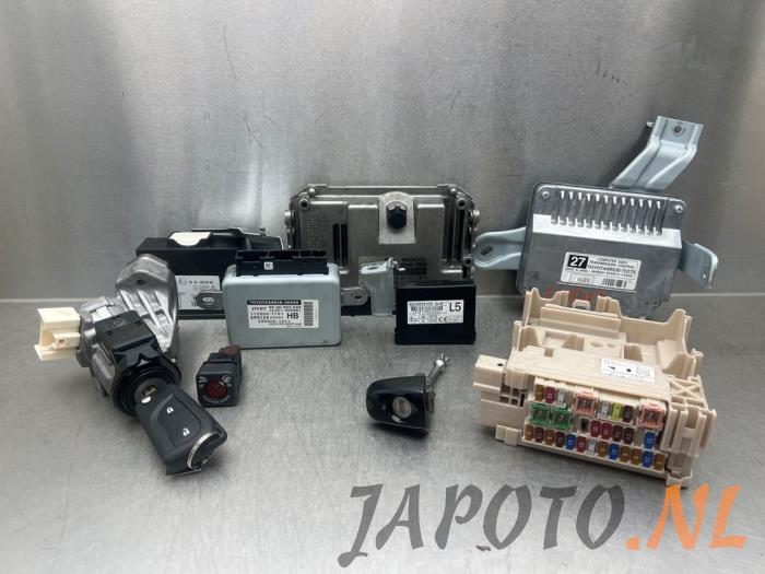 Used Ignition lock + computer Toyota Aygo (B40) 1.0 12V VVT-i Price € 208,95 Margin scheme offered by Japoto Parts B.V.