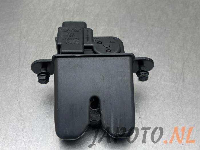 Usagé Serrure de coffre Hyundai Ioniq EV 38 kWh Prix € 62,25 Prix TTC proposé par Japoto Parts B.V.
