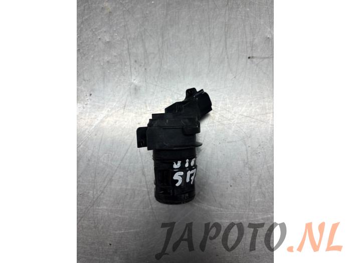 Używane Pompa spryskiwacza tyl Suzuki Celerio (LF) 1.0 12V Cena € 19,00 Z VAT oferowane przez Japoto Parts B.V.