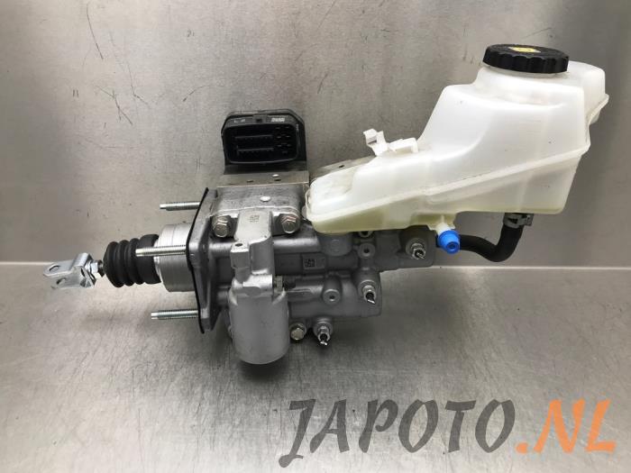 Używane Pompa ABS Toyota C-HR (X1,X5) 1.8 16V Hybrid Cena € 208,95 Procedura marży oferowane przez Japoto Parts B.V.