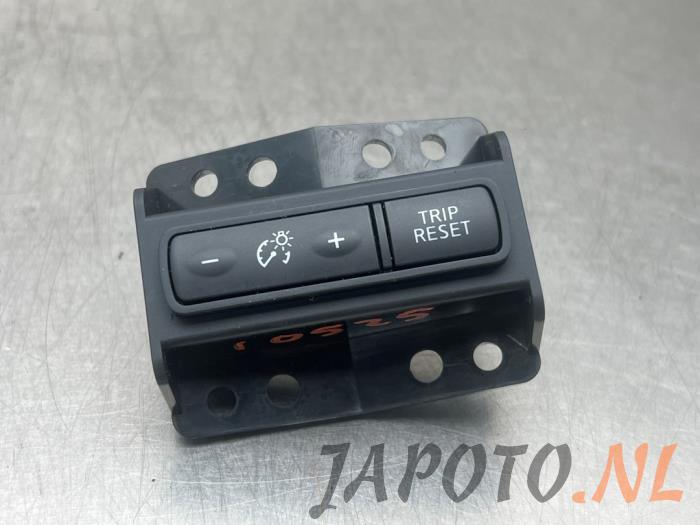 Begagnade Dimmer, förarkabin Nissan Qashqai (J11) 1.2 DIG-T 16V Pris € 20,95 Marginaltabell erbjuds av Japoto Parts B.V.