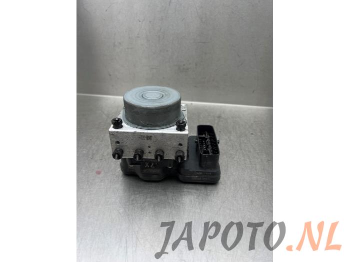 Usagé Pompe ABS Toyota Corolla Touring Sport (E21/EH1) 1.8 16V Hybrid Prix € 157,45 Règlement à la marge proposé par Japoto Parts B.V.
