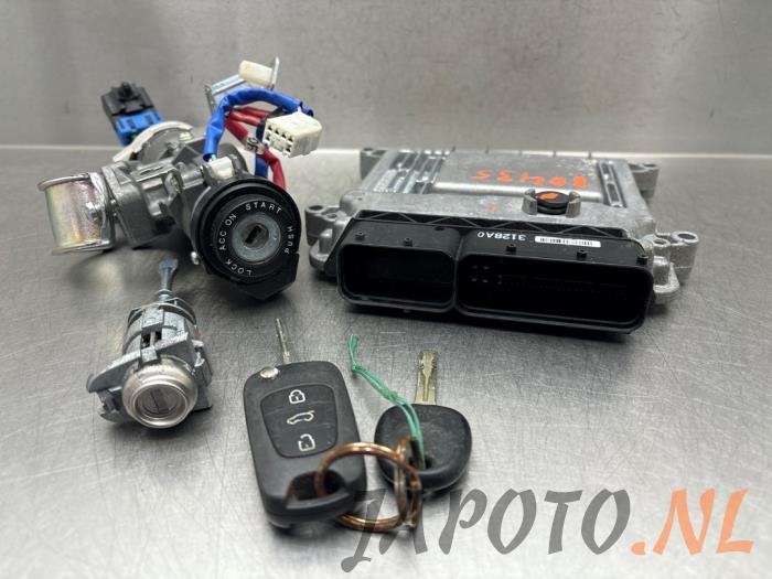 Used Ignition lock + computer Hyundai i30 (FD) 1.6 CVVT 16V Price € 157,45 Margin scheme offered by Japoto Parts B.V.