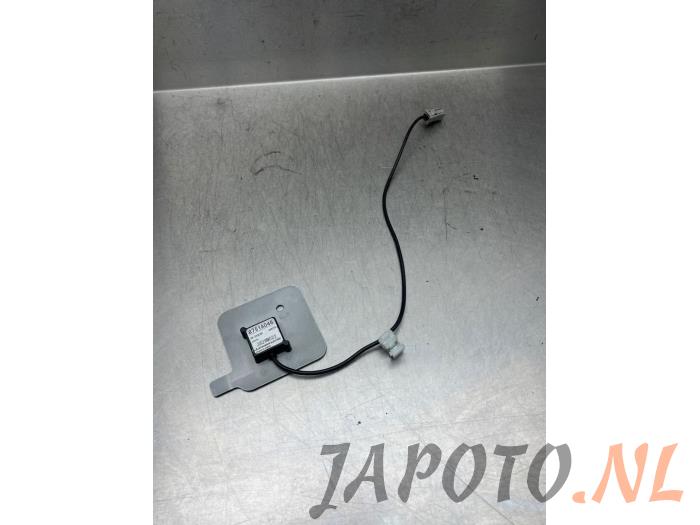 Używane Antena GPS Mitsubishi Outlander (GF/GG) 2.0 16V PHEV 4x4 Cena € 52,45 Procedura marży oferowane przez Japoto Parts B.V.