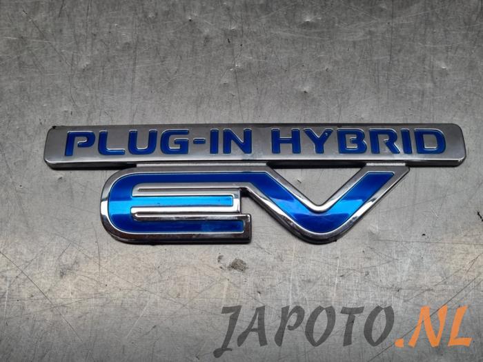 Używane Emblemat Mitsubishi Outlander (GF/GG) 2.0 16V PHEV 4x4 Cena € 15,75 Procedura marży oferowane przez Japoto Parts B.V.
