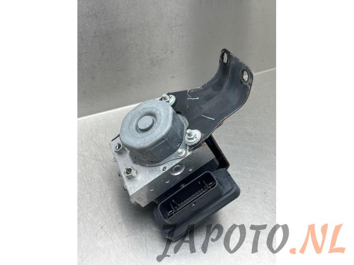 Usagé Bloc ABS Mitsubishi Space Star (A0) 1.0 12V Prix € 104,95 Règlement à la marge proposé par Japoto Parts B.V.